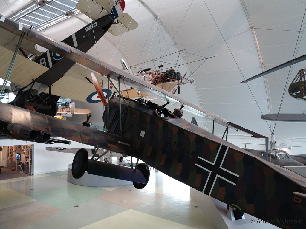 2012-London-04.jpg - RAF museum Hendon